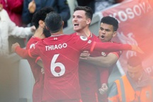 Liverpool đẩy Everton vào nhóm xuống hạng