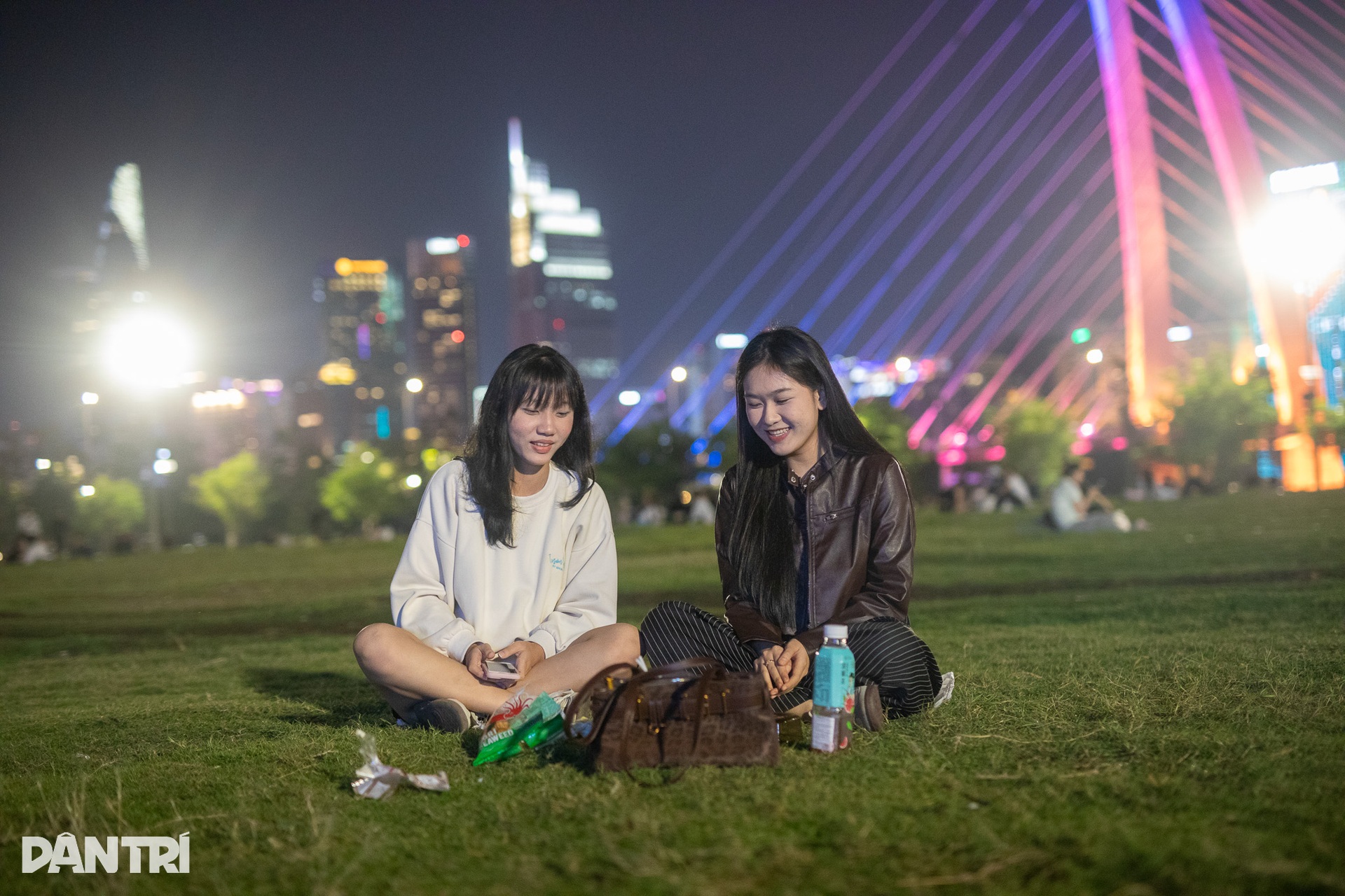 Giới trẻ tận hưởng không khí Đà Lạt tại trung tâm TPHCM - 4