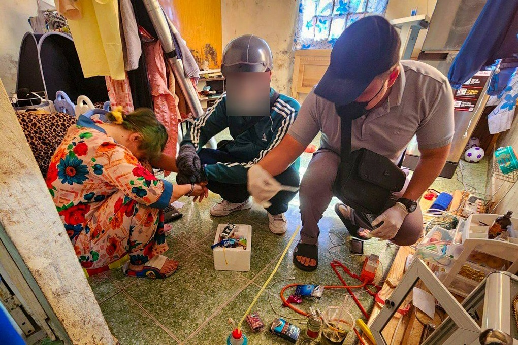 Đột kích ổ ma túy giữa trung tâm Đà Nẵng của mẹ con Phúc lì - 2 Đột kích ổ ma túy giữa trung tâm Đà Nẵng của mẹ con Phúc lì - 2