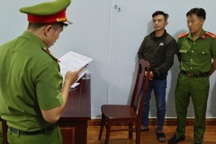 Bé gái 12 tuổi bị hai người đàn ông dở trò đồi bại