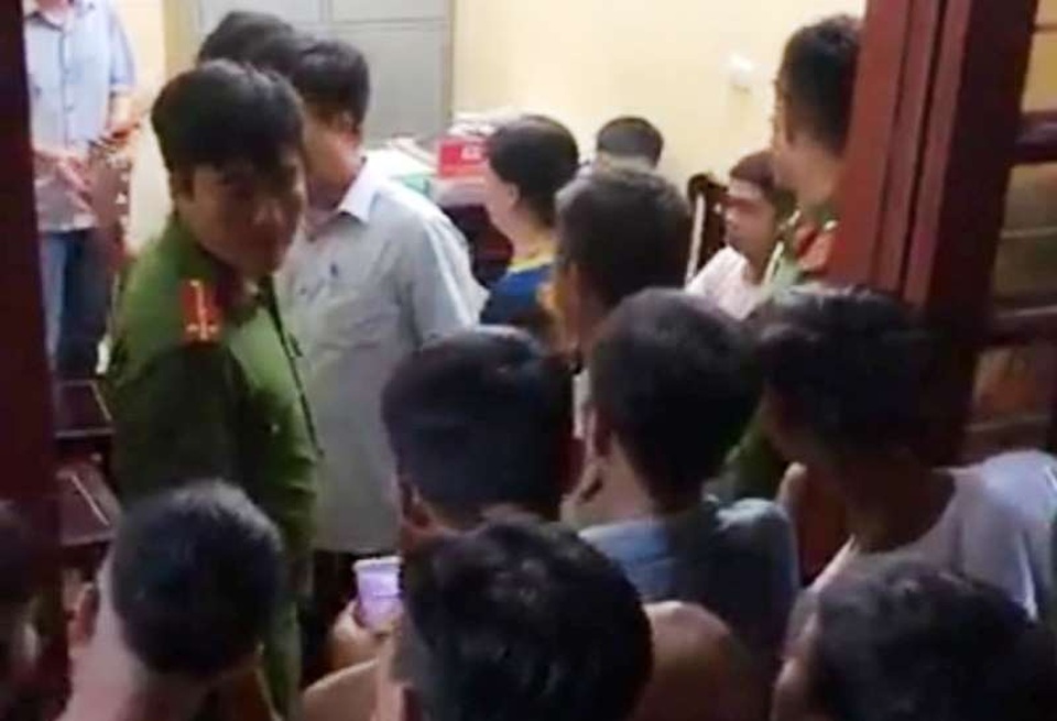 Tạm đình chỉ công tác Phó công an xã bị tố nổ súng khiến 1 người bị thương - 1 Tạm đình chỉ công tác Phó công an xã bị tố nổ súng khiến 1 người bị thương - 1