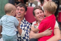 "Nam thần nhảy cầu" Olympic và chuyện tình 11 năm bên chồng đoạt giải Oscar