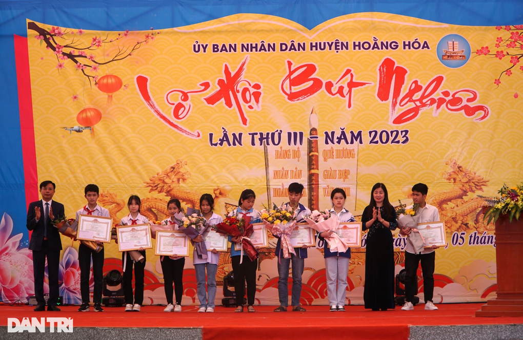 Giáo viên trổ tài biến phế thải thành dụng cụ học tập - 1 Giáo viên trổ tài biến phế thải thành dụng cụ học tập - 1