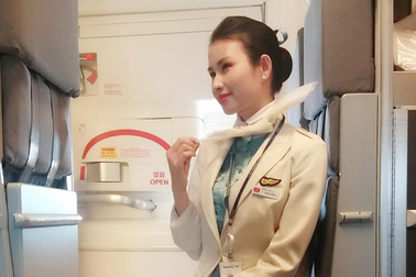 Nữ tiếp viên Việt tiết lộ chỗ ngủ bí mật của phi hành đoàn trên máy bay
