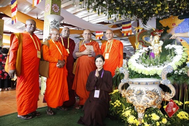 Trương Thị May giản dị tham dự Đại lễ Phật Đản 2019