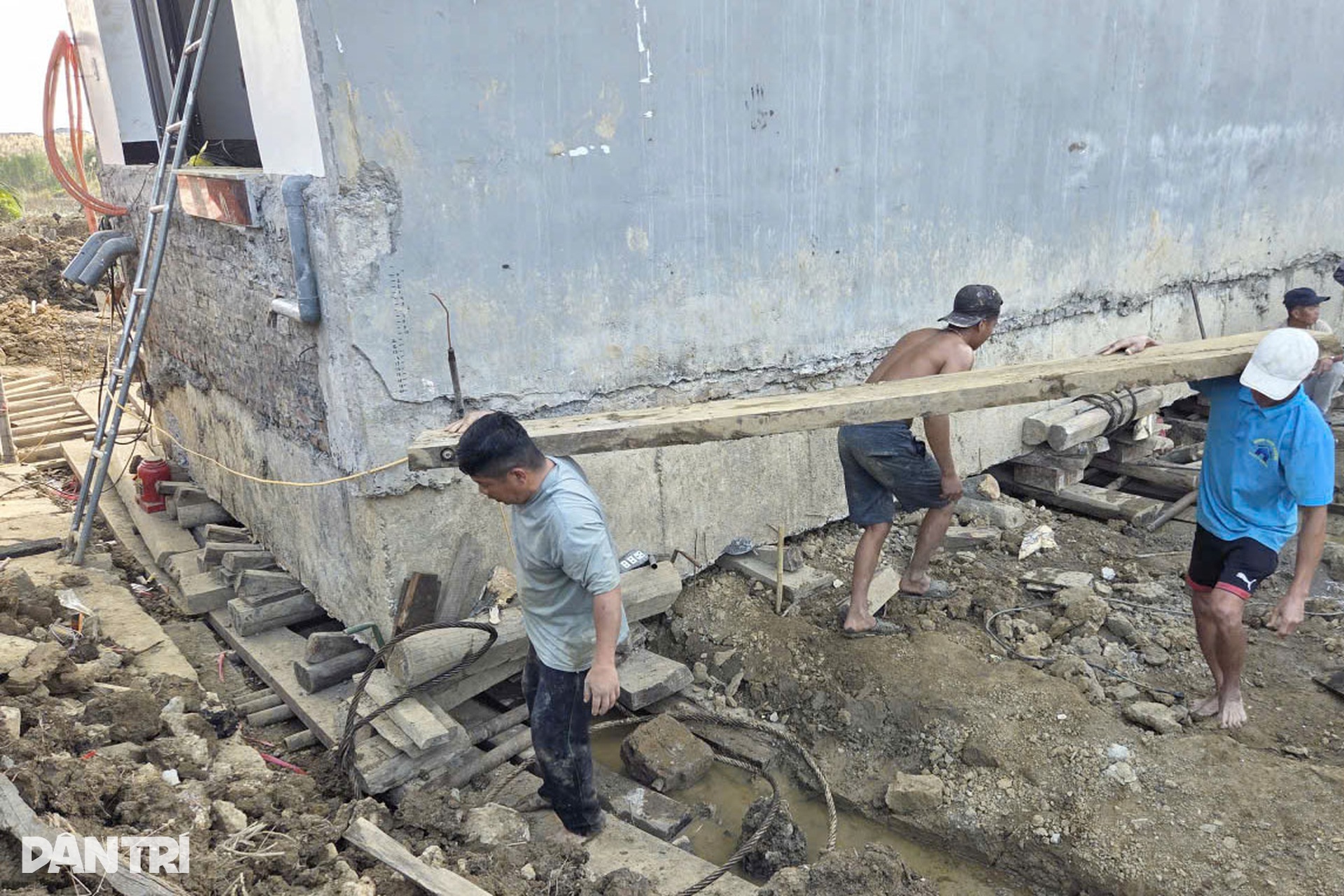 “Thần đèn” sắp hoàn tất di dời căn nhà 2 tầng xây nhầm ở Hải Phòng - 10