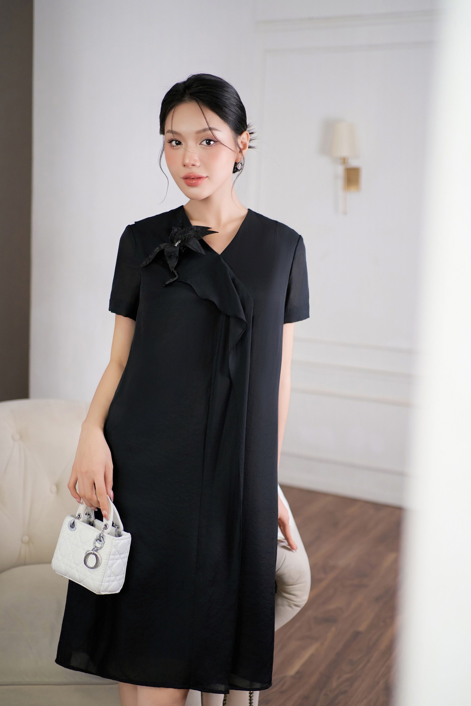Thiết kế thanh lịch giúp các cô gái tự tin đón hè - 4 Thiết kế thanh lịch giúp các cô gái tự tin đón hè - 4