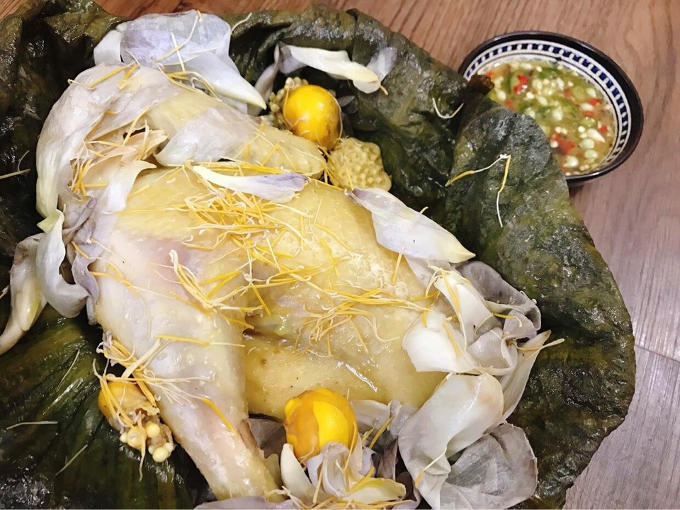 Gà hấp hoa sen thơm nức cho mâm cơm ngày hè - 4 Gà hấp hoa sen thơm nức cho mâm cơm ngày hè - 4