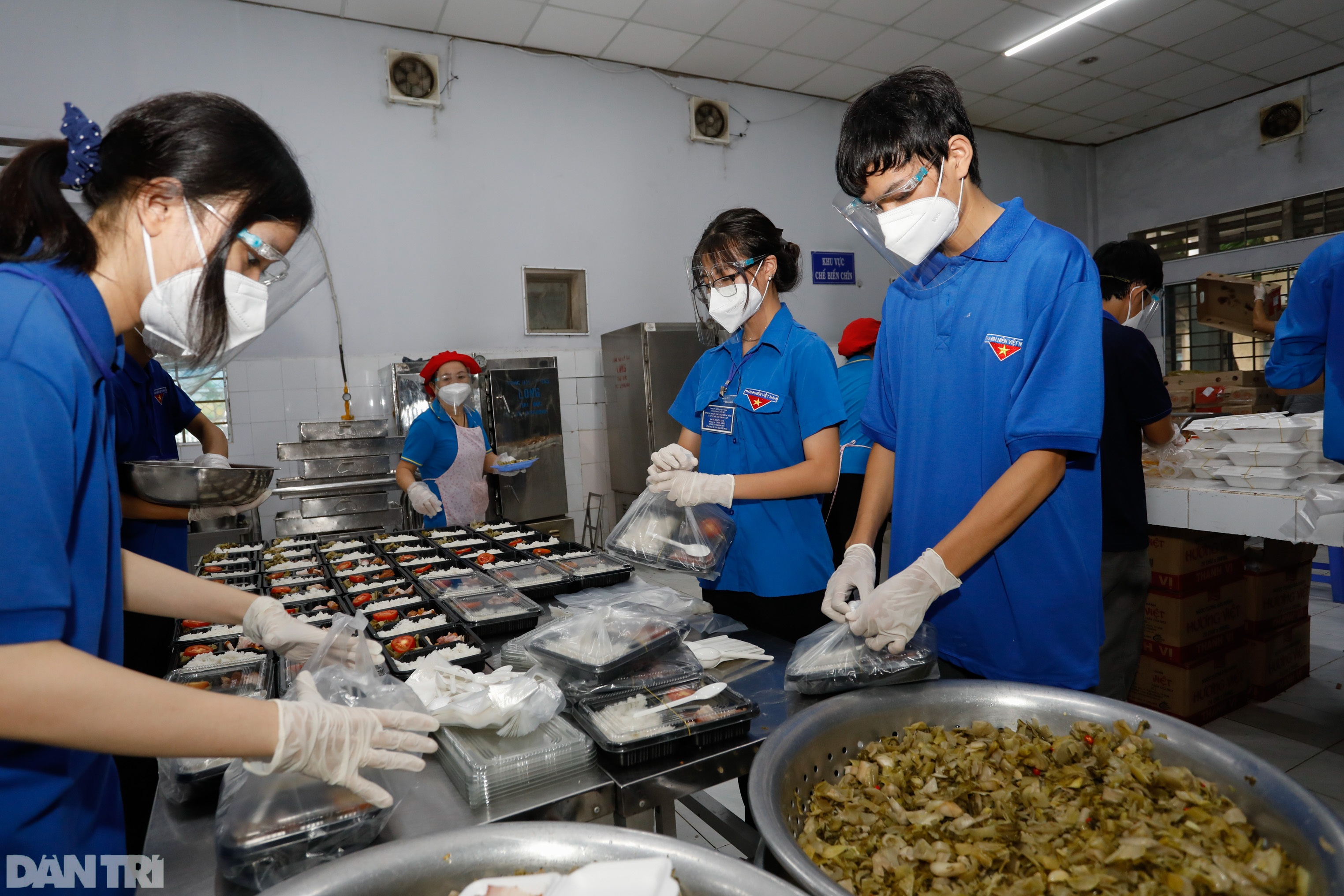 Phó Thủ tướng Vũ Đức Đam thăm nữ tu, tăng ni chăm sóc bệnh nhân Covid-19 - 11 Phó Thủ tướng Vũ Đức Đam thăm nữ tu, tăng ni chăm sóc bệnh nhân Covid-19 - 11