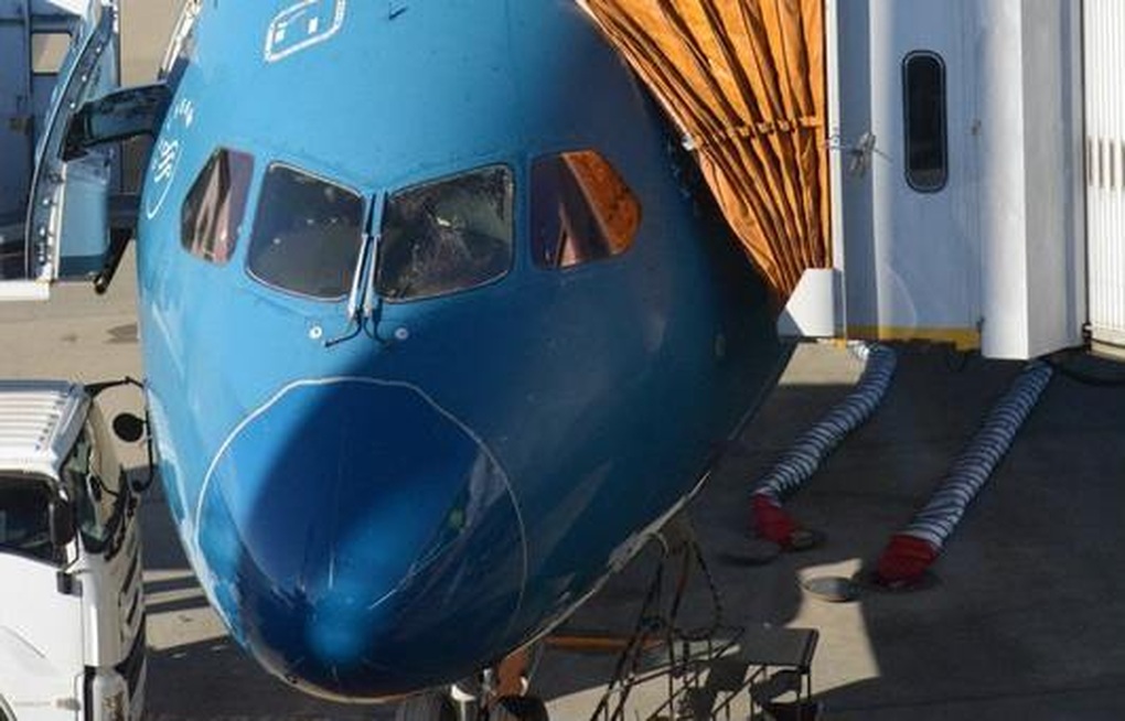 Cục Hàng không: Vụ nứt kính máy bay Vietnam Airlines là sự cố mức D - 2 Cục Hàng không: Vụ nứt kính máy bay Vietnam Airlines là sự cố mức D - 2