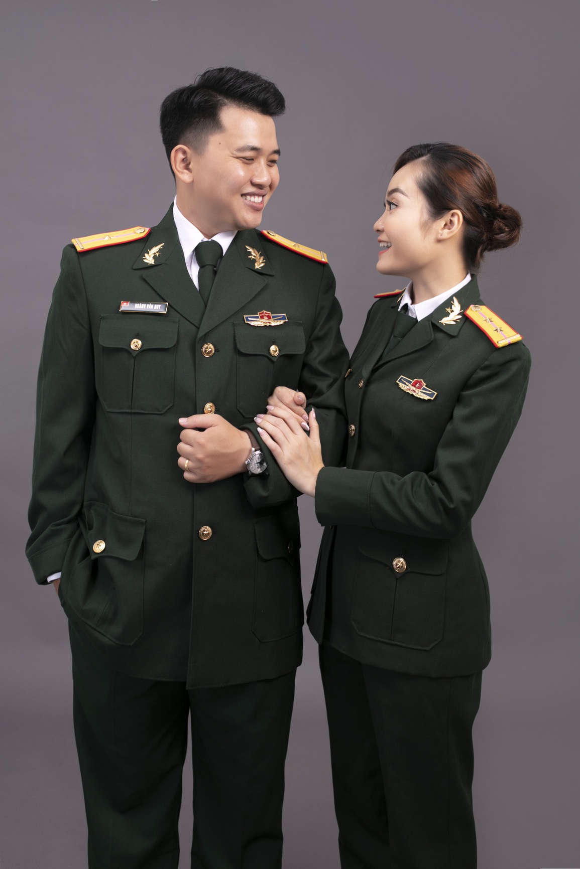 Cặp đôi điều dưỡng hoãn cưới, vào tâm dịch Covid-19 đúng ngày kết hôn - 3 Cặp đôi điều dưỡng hoãn cưới, vào tâm dịch Covid-19 đúng ngày kết hôn - 3