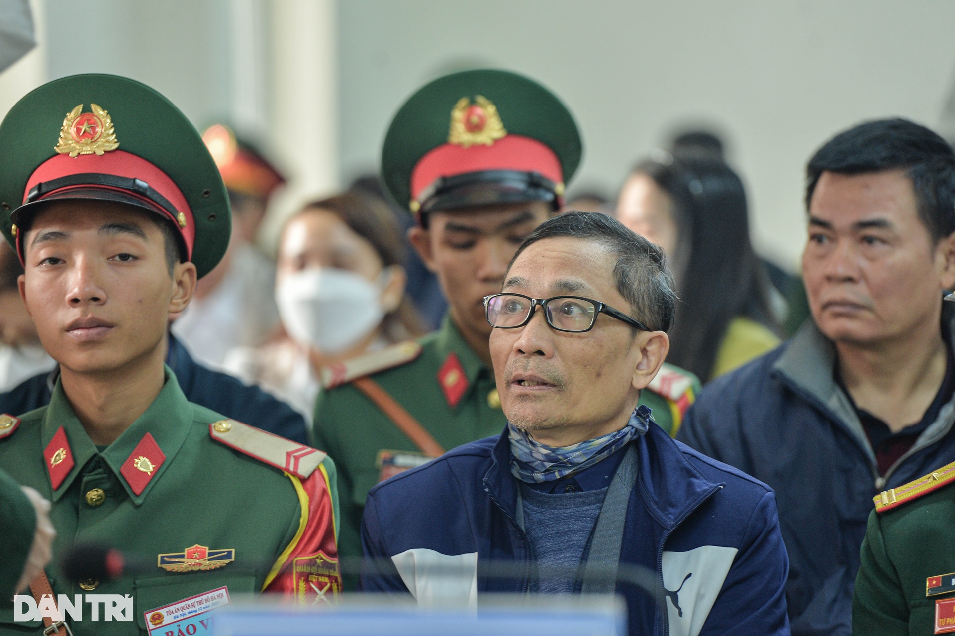 Phan Quốc Việt và 4 cựu sĩ quan ra tòa trong vụ án Việt Á - 9 Phan Quốc Việt và 4 cựu sĩ quan ra tòa trong vụ án Việt Á - 9