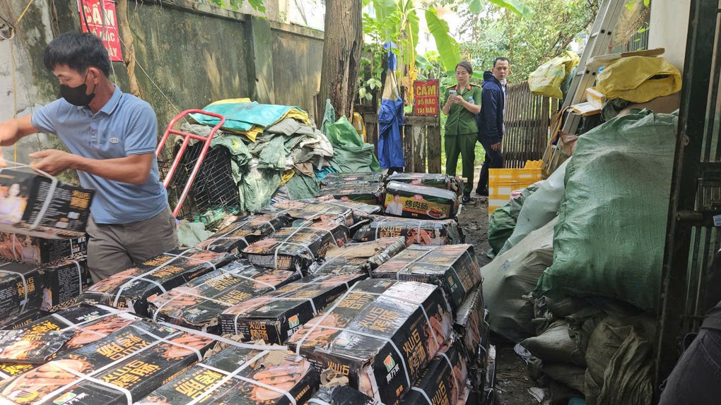 Quản lý thị trường Hà Nội chuyển cơ quan điều tra 78 vụ sản xuất, buôn bán hàng giả - 1 Quản lý thị trường Hà Nội chuyển cơ quan điều tra 78 vụ sản xuất, buôn bán hàng giả - 1