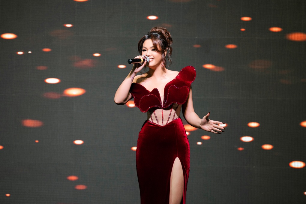 Hương Ly, Thạch Thu Thảo so kè vị trí vedette trên sàn diễn - 5 Hương Ly, Thạch Thu Thảo so kè vị trí vedette trên sàn diễn - 5