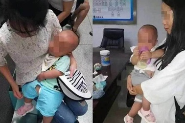 Mẹ nhẫn tâm bán đấu giá con sinh đôi để mua điện thoại mới