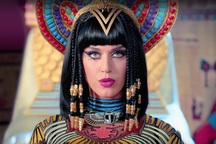 Dark Horse của Katy Perry gia nhập câu lạc bộ “tỷ lượt người xem”