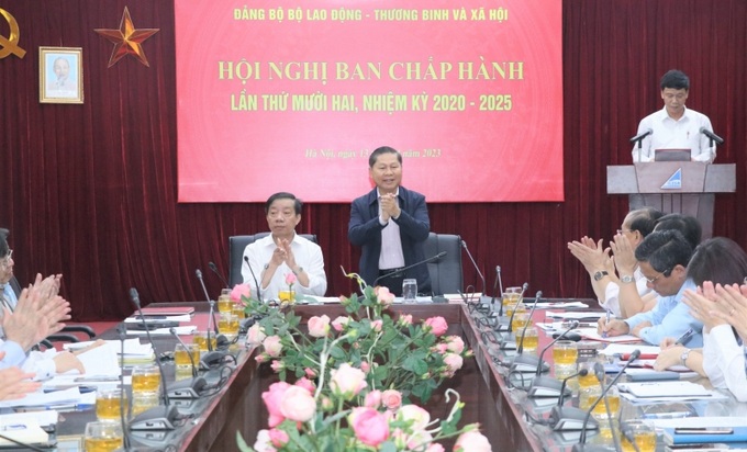 Bí thư Đảng ủy Bộ, Thứ trưởng Lê Tấn Dũng chủ trì Hội nghị.