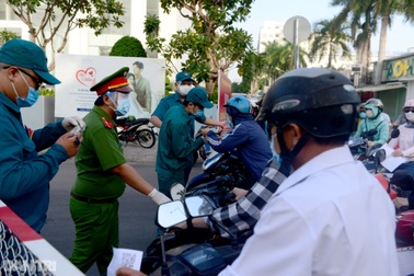 TPHCM: Chủ tịch quận Gò Vấp lý giải việc ùn tắc tại chốt kiểm dịch Covid-19