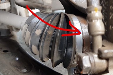 Khách hàng phản ánh Honda CR-V bị gỉ sét ở gầm xe