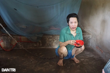 Gia đình bị "trời đày" tận cùng khổ đau, mẹ cấm khẩu, hai con tâm thần
