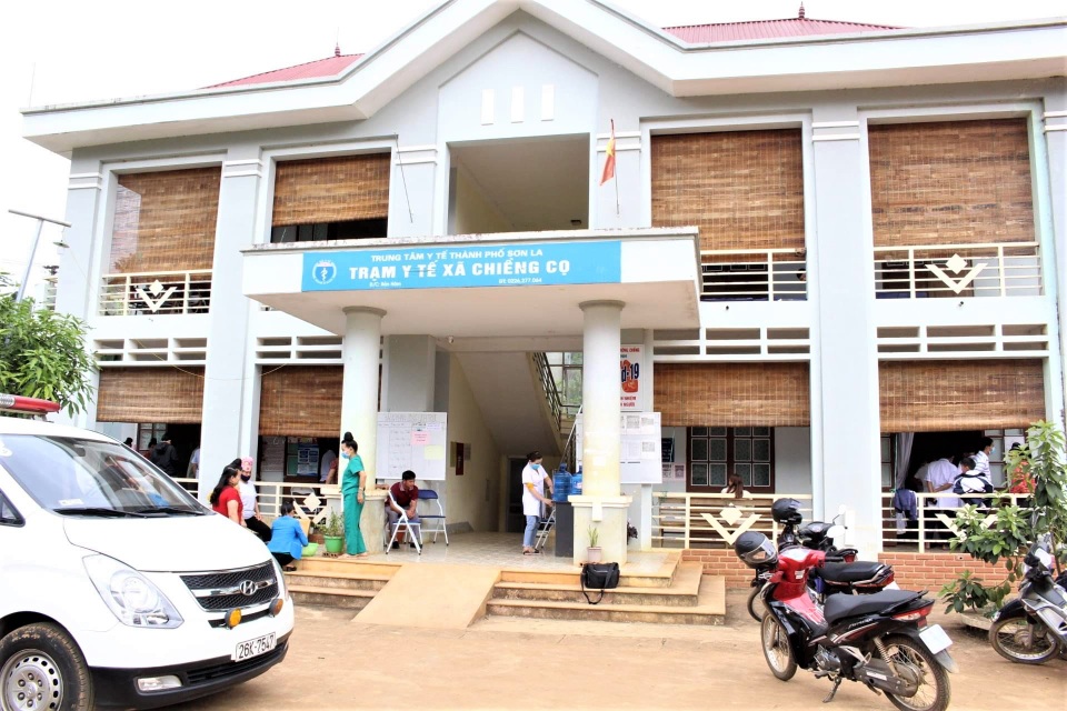Sơn La: Hơn 40 học sinh cấp 2 nhập viện sau bữa sáng gần trường - 1 Sơn La: Hơn 40 học sinh cấp 2 nhập viện sau bữa sáng gần trường - 1