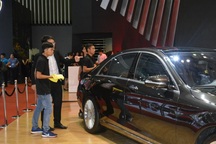 Nhiều mẫu ô tô bán tháo, "chết yểu" vì không ai mua