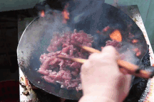 Quán phở Hà Nội chỉ bán một món, bà chủ tự ăn suốt 40 năm không ngán