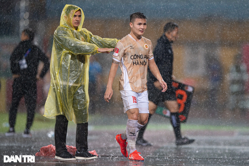 HLV Kiatisuk: Đoạn kết buồn tại V-League và cơ hội khi trở lại Thái Lan - 2 HLV Kiatisuk: Đoạn kết buồn tại V-League và cơ hội khi trở lại Thái Lan - 2