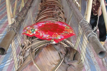 "Thưởng thức" đòn bánh tét dài... 9m