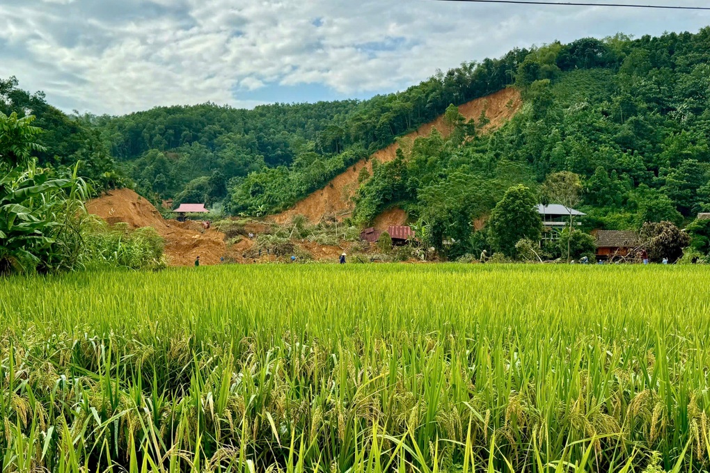 Ông trời đã lấy đi hết tài sản còn cướp cả bà, mẹ và em trai con - 1 Ông trời đã lấy đi hết tài sản còn cướp cả bà, mẹ và em trai con - 1