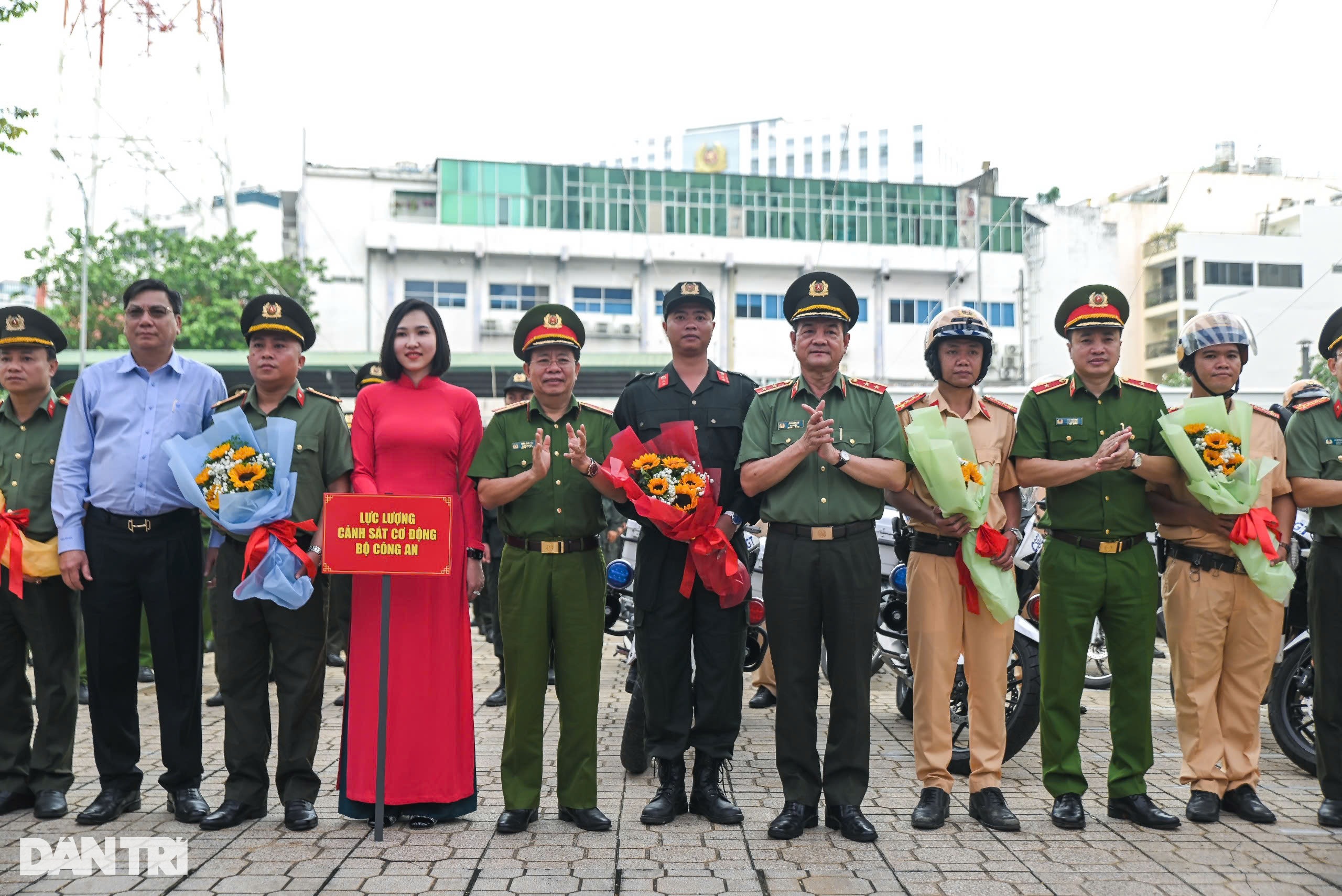 Công an TPHCM đồng loạt ra quân trấn áp tội phạm dịp Tết 2025 - 10