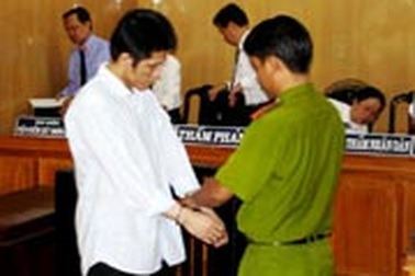 Lừa tình 20 cô gái, lãnh 26 năm tù 