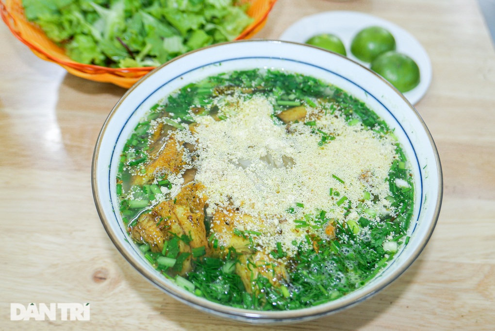 Ông chủ người Thái Bình đem canh cá vượt trăm km lên Hà Nội - 4 Ông chủ người Thái Bình đem canh cá vượt trăm km lên Hà Nội - 4