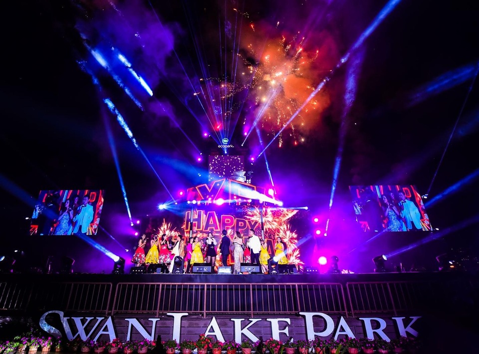 Gần 20 nghìn cư dân Ecopark mãn nhãn cùng đại tiệc countdown hoành tráng - 8 Gần 20 nghìn cư dân Ecopark mãn nhãn cùng đại tiệc countdown hoành tráng - 8