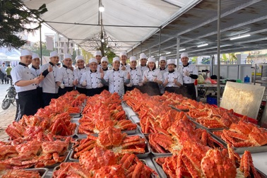 Đám cưới "khủng" hơn 100 cua hoàng đế, hơn 1.000 bào ngư ở Bắc Ninh