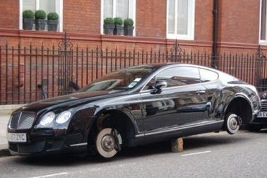 Xe Bentley bị trộm bánh