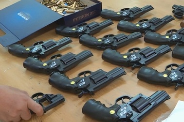 Triệt phá kho súng đạn trong chung cư ở TPHCM