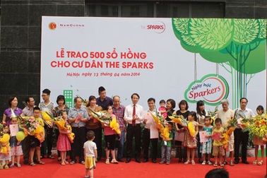 Tập đoàn Nam Cường trao 500 sổ hồng cho cư dân The Sparks