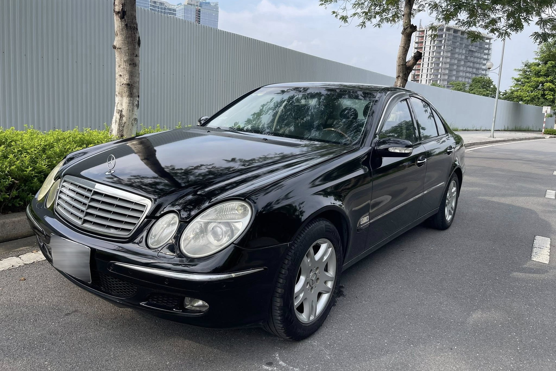 Đi 20 năm, xe sang Mercedes-Benz E240 rao bán giá rẻ hơn Honda SH - 1 Đi 20 năm, xe sang Mercedes-Benz E240 rao bán giá rẻ hơn Honda SH - 1