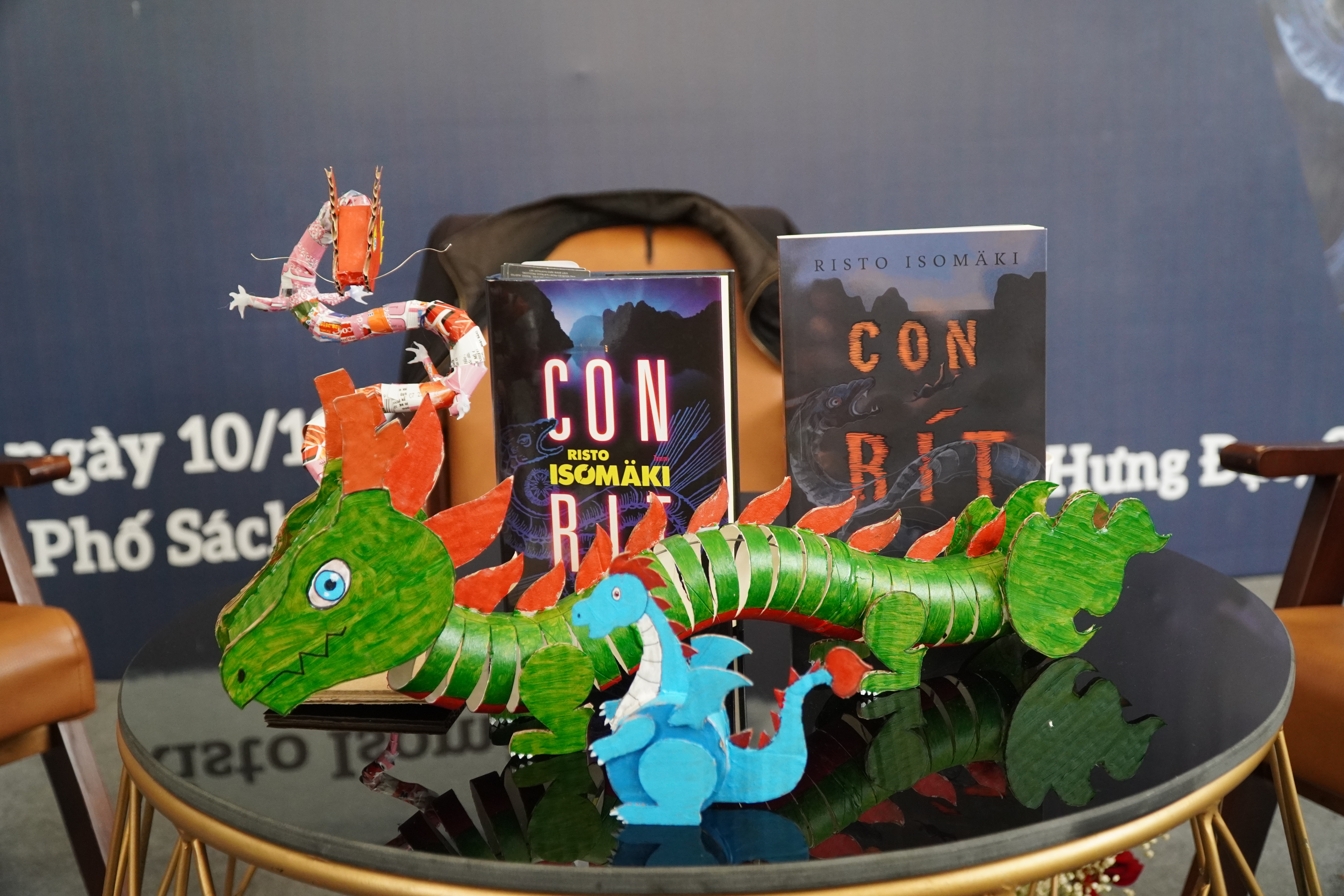 The Squirrel: The Search for the Legendary Creature Set in Ha Long Bay - ៣ Con rít: Cuộc tìm kiếm sinh vật huyền thoại lấy bối cảnh vịnh Hạ Long - 3