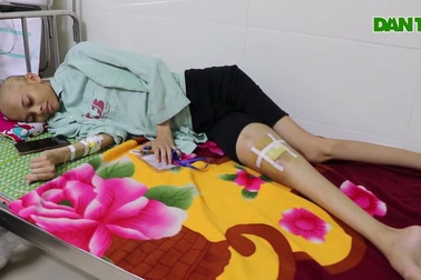 Cô gái nghèo đối mặt nguy cơ cắt bỏ chân vì bệnh ung thư