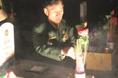 Dâng hương, dâng hoa tri ân các anh hùng liệt sĩ