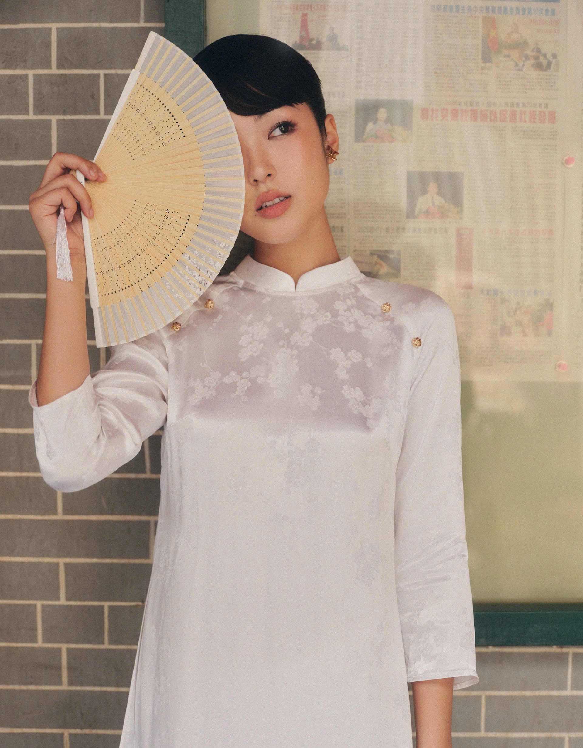 Gợi ý diện áo dài Tết thướt tha giúp tôn nét đẹp của các cô gái - 9 Gợi ý diện áo dài Tết thướt tha giúp tôn nét đẹp của các cô gái - 9