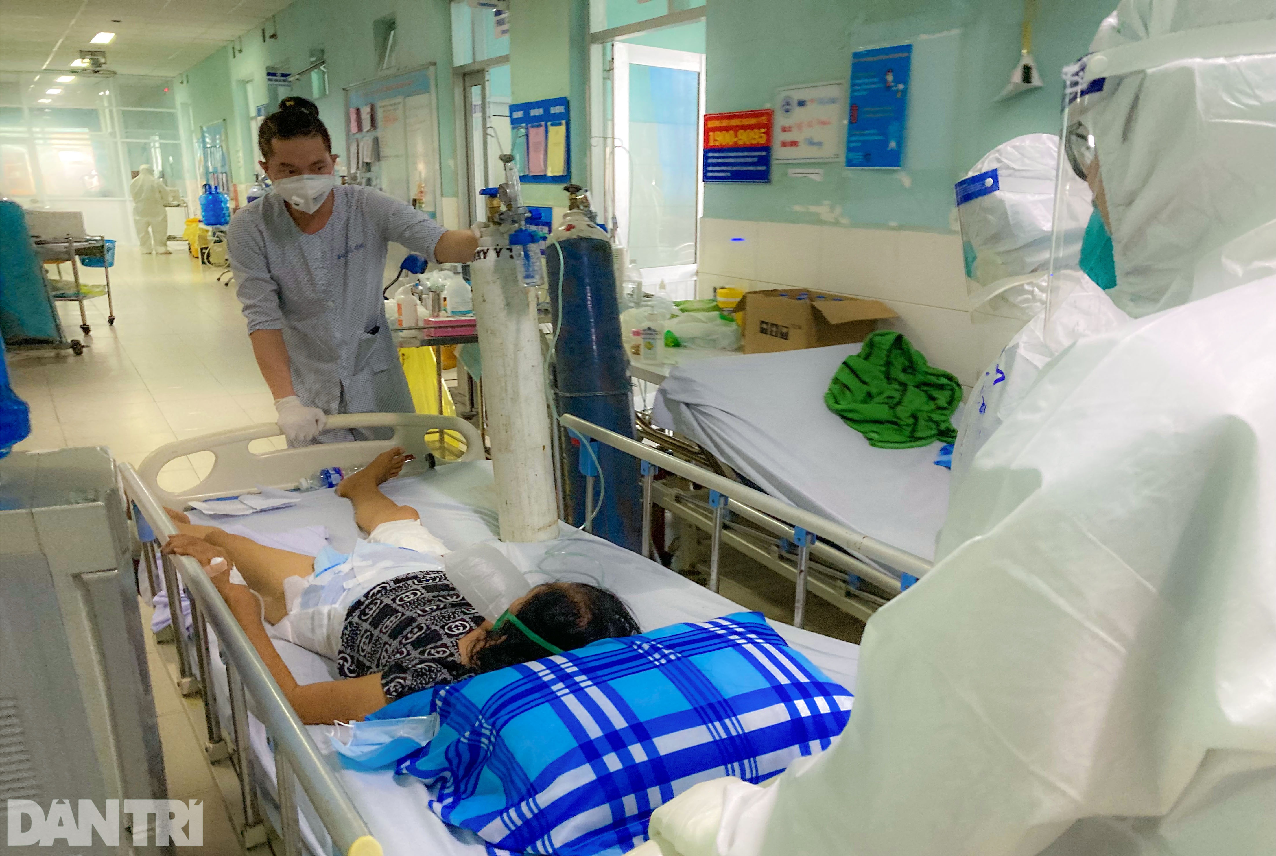 Chàng trai F0 xin làm lao công, gội đầu cho cả khoa điều trị Covid-19 - 14 Chàng trai F0 xin làm lao công, gội đầu cho cả khoa điều trị Covid-19 - 14