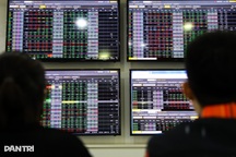 Tiền chảy mạnh vào chứng khoán, đến lúc nhà đầu tư cứ mua là thắng?