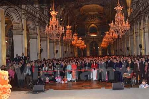 Kiều bào Pháp và sinh viên Việt tại Nga tưng bừng đón năm mới