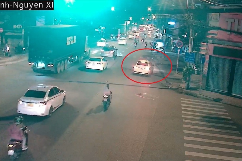 Công an TPHCM tìm tài xế chứng kiến vụ đánh nhau làm 1 người nhập viện - 2 Công an TPHCM tìm tài xế chứng kiến vụ đánh nhau làm 1 người nhập viện - 2