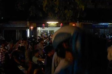 Dòng người vui chơi trung thu đông nghịt tại Hội An