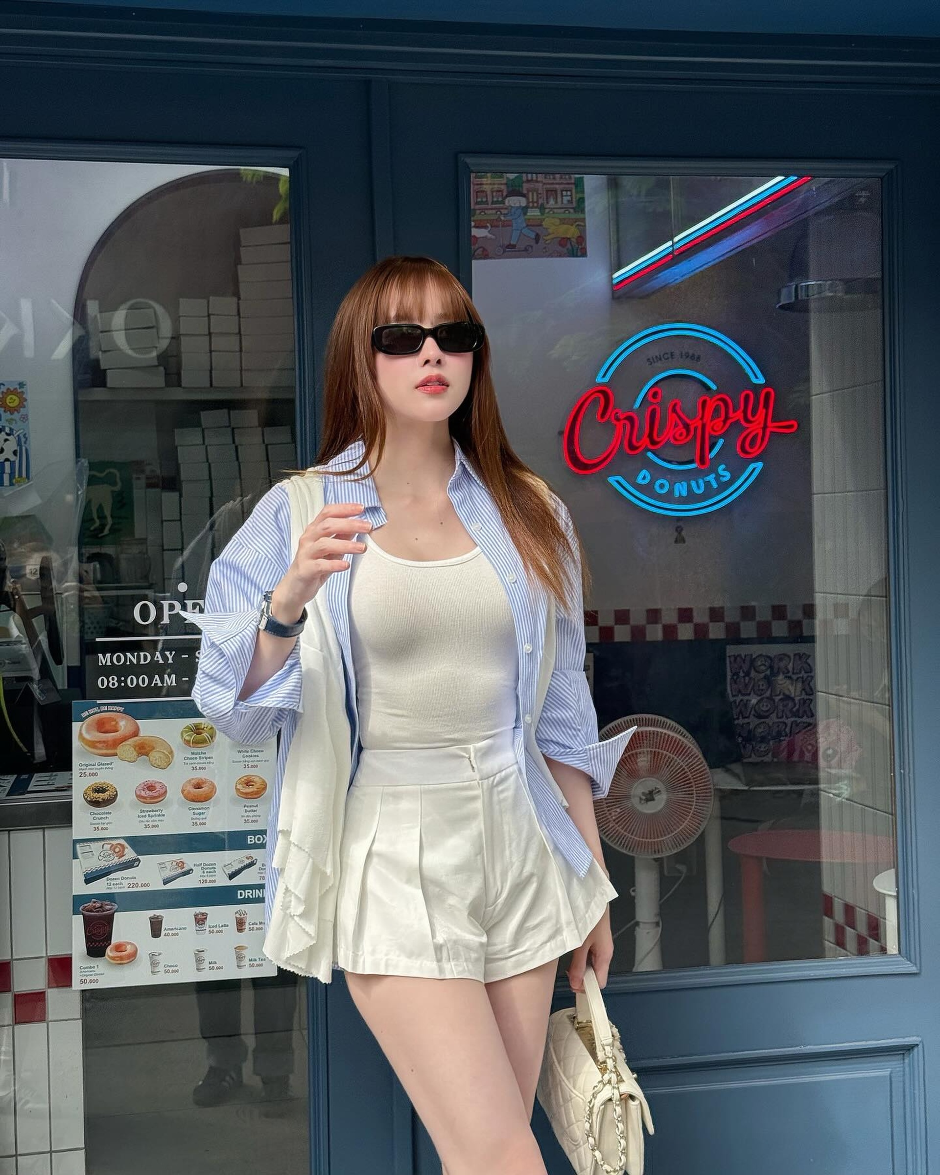 Thiều Bảo Trâm chuộng quần, váy siêu ngắn, khoe đôi chân dài miên man - 9 Thiều Bảo Trâm chuộng quần, váy siêu ngắn, khoe đôi chân dài miên man - 9