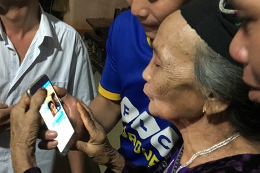 Mẹ thủ môn Tiến Dũng: “Tôi nín thở, không dám nhìn màn hình ti vi”